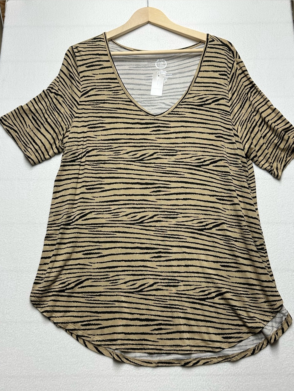 Maurices 24/7 XXL Zebra Animal Print V-Neck Tunic Top NWT